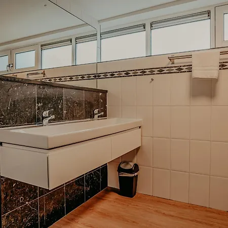 פארק נופש De Woude By Interhome Uitgeest